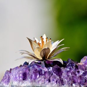 crystal 2954389 640