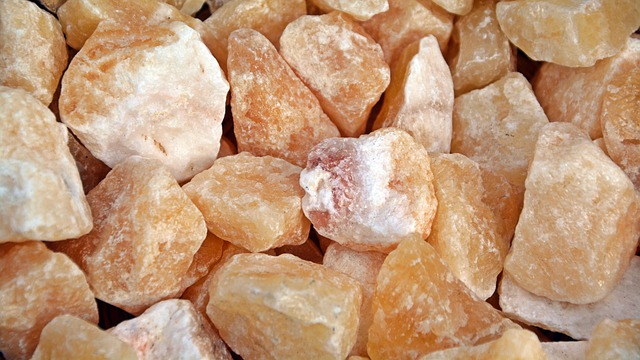 honey calcite 4478256 640